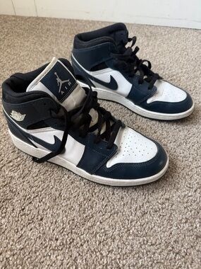 Nike Air Jordan 1 Mid Sneakers - Navy & White